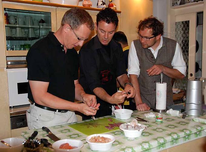 Kochkurs bei Mariagrazia. Scampis säubern. Kochkurs bei Mariagrazia. Scampis säubern.