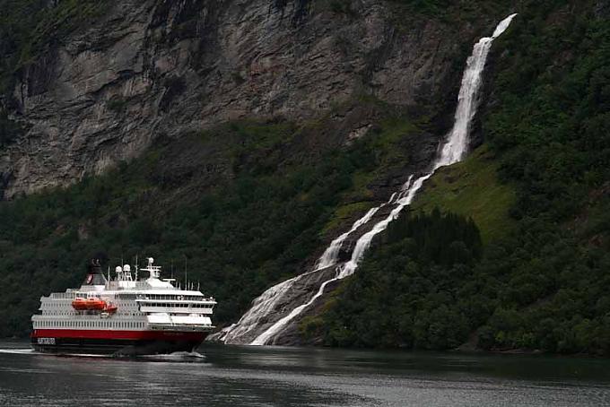 Kreuzfahrtziel und Höhepunkt einer Hurtigruten-Reise: Der Geirangerfjord.