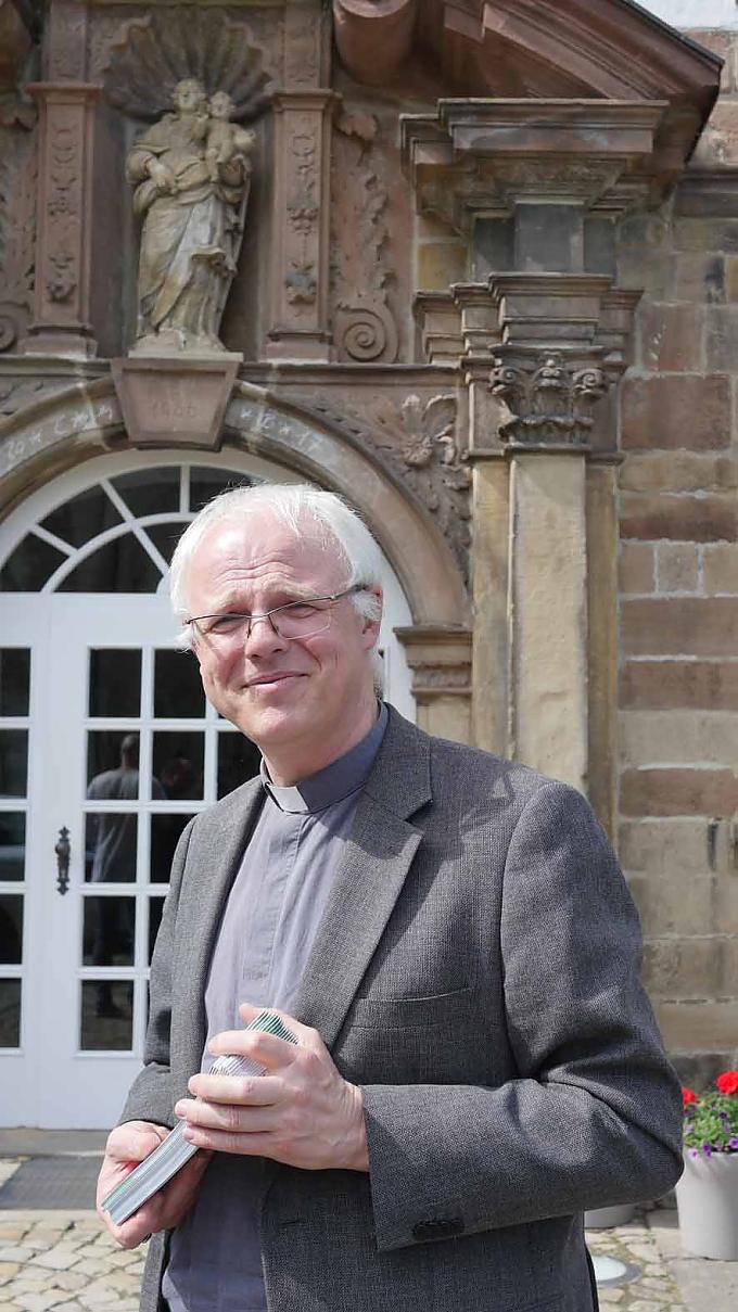 Leiter Landvolkshochschule Hardehausen. Monsignore Uwe Wischkony. Kloster Hardehausen.