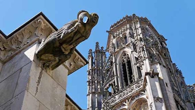 Wasserspeier im Kreuzgang. Wasserspeier im Kreuzgang.