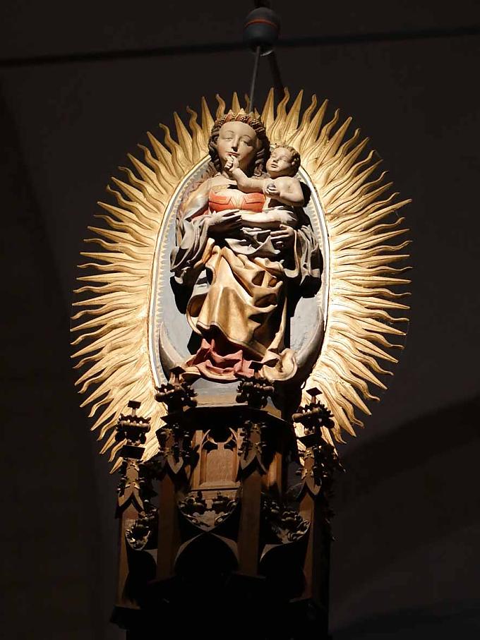 Muttergottesfigur in der Schlosskirche Gehrden. Kloster Hardehausen.