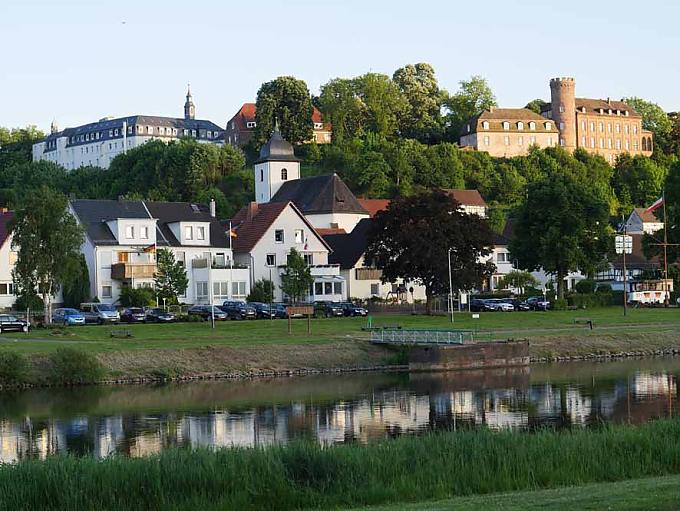 Kloster und Burg Herstelle. Kloster und Burg Herstelle.