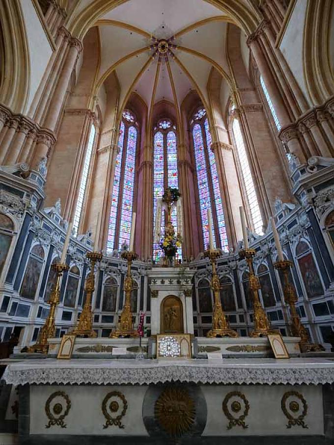 Altar in der Kathedrale von Toul. Altar in der Kathedrale von Toul.