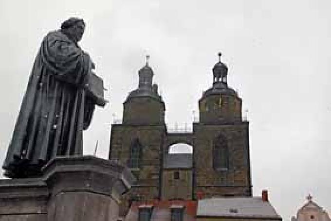 Lutherdenkmal auf dem Wittenberger Marktplatz Lutherdenkmal auf dem Wittenberger Marktplatz