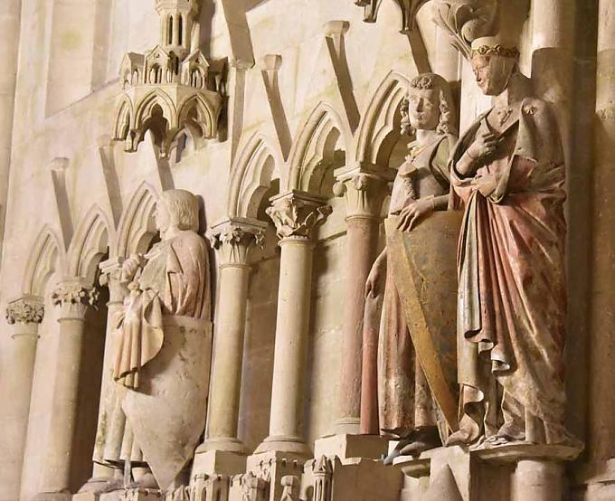 Markgraf Hermann und seine Gemahlin Reglindis im Westchor des Naumburger Domes. Markgraf Hermann und seine Gemahlin Reglindis im Westchor des Naumburger Domes.