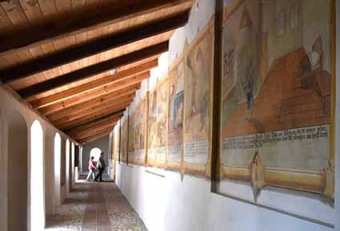 Umgang mit Votivtafeln. Eltern pilgern mit ihrem todkranken Kind nach Weihenlinden, und das Wasser der Quelle heilt den Jungen.