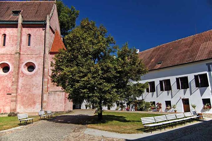 Schutzengelkapelle in Zlata Koruna Klostermauern von Vyssi Brod