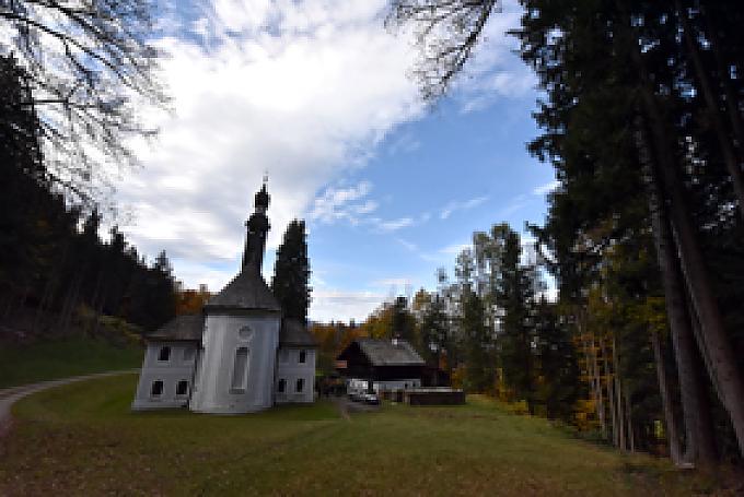 Wallfahrtskirche Mariä Heimsuchung und die Einsiedelei Kirchwald. Wallfahrtskirche Mariä Heimsuchung und die Einsiedelei Kirchwald.