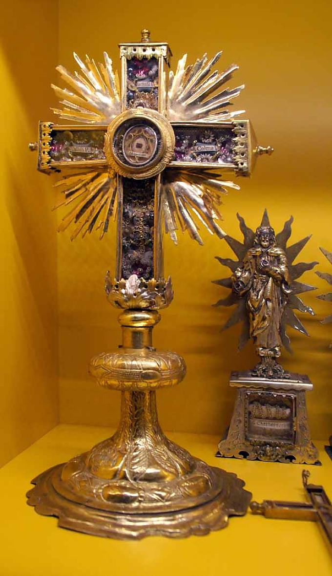 Kreuzreliquiare: barockes Standkreuz mit Strahlenkranz Kreuzreliquiare: barockes Standkreuz mit Strahlenkranz