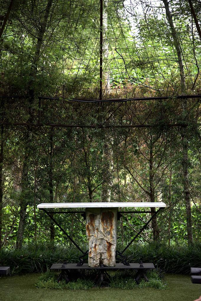 Steinaltar in der Baumkirche. Steinaltar in der Baumkirche.