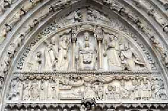 Tympanon über dem Marienportal von Notre Dame Tympanon über dem Marienportal von Notre Dame
