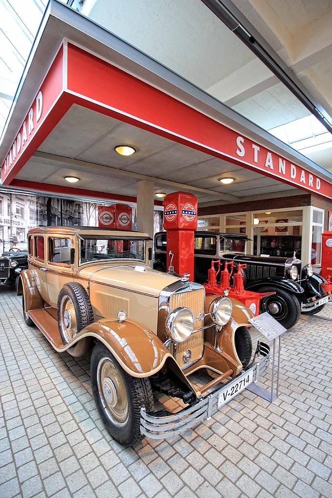 Elegante Horch- und Audi-Modelle der 1920er und der 1930er Jahre Elegante Horch- und Audi-Modelle der 1920er und der 1930er Jahre