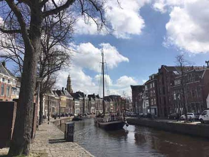 Traditionssegler und alte Speicher an der Hoge der A - einer der schönsten Blicke in Groningen. Traditionssegler und alte Speicher an der Hoge der A - einer der schönsten Blicke in Groningen.
