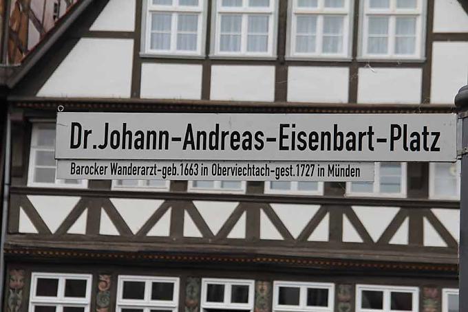 Dr. Johannes-Andreas-Eisenbart-Platz in Hannoversch Münden. Dr. Johannes-Andreas-Eisenbart-Platz in Hannoversch Münden.