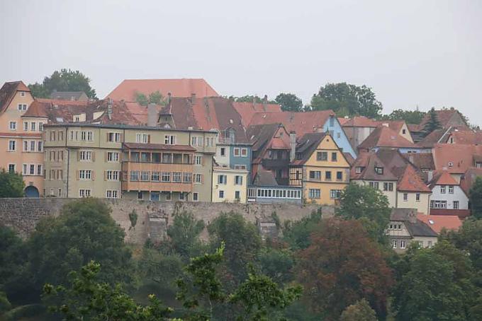Blick auf Rothenburg. Kleines Malerhäuschen im Burggarten.