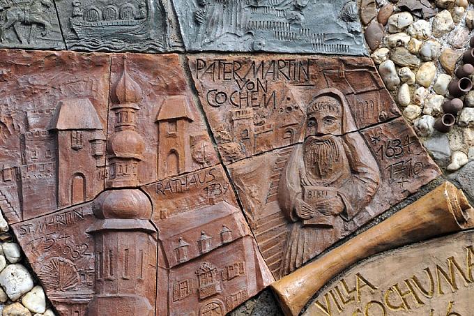 Der „Stammbaum der Stadt Cochem“ am Carlfritz-Nicolay-Platz Der „Stammbaum der Stadt Cochem“ am Carlfritz-Nicolay-Platz